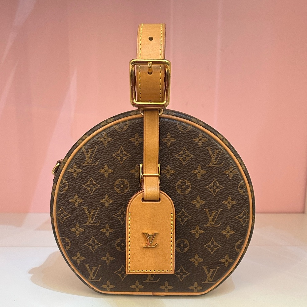 LOUIS VUITTON
Monogram Canvas Petite Boite Chapeau Trunk